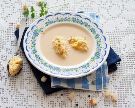 Montafoner „Sura Kees“-Rahmsuppe mit Käse-Grießnockerln -  (Foto: K&K/Andrea Jungwirth - Nicht zur freien Verwendung)