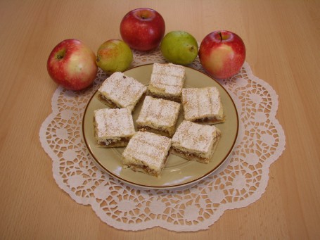 Gedeckter Apfelkuchen -  (Foto: Maria Thek - Nicht zur freien Verwendung)