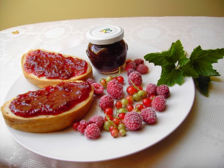 Ribisel-Himbeermarmelade -  (Foto: Maria Thek - Nicht zur freien Verwendung)