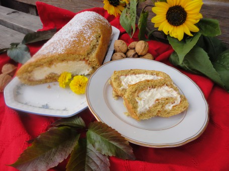 Nussroulade mit Topfen-Mascarinocreme -  (Foto: Manuela Pichler - Nicht zur freien Verwendung)