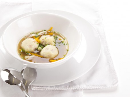 Speckgrießknödelsuppe - (Foto: AV/Cadmos/Miguel Dieterich - Nicht zur freien Verwendung) Speckgrießknödelsuppe - (Foto: AV/Cadmos/Miguel Dieterich - Nicht zur freien Verwendung)
