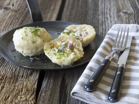 Sauerkraut-Topfen-Knödel -  (Foto: Löwenzahnverlag/Miguel Dieterich - Nicht zur freien Verwendung)