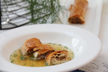 Rindsuppe mit Fleischstrudel -  (Foto: Elisabeth Heidegger - Nicht zur freien Verwendung)