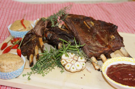 Gebratene Hirschripperl mit Thymian Chili Küchlein und feurigem Zwetschkensenf - (Foto: Evelyn Puchner - Nicht zur freien Verwendung) Gebratene Hirschripperl mit Thymian Chili Küchlein und feurigem Zwetschkensenf - (Foto: Evelyn Puchner - Nicht zur freien Verwendung)