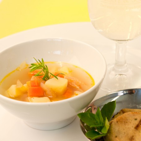 Mostsuppe mit geröstetem Schwarzbrotknödel -  (Foto: Ulrike Matscheko-Altmüller - Nicht zur freien Verwendung)