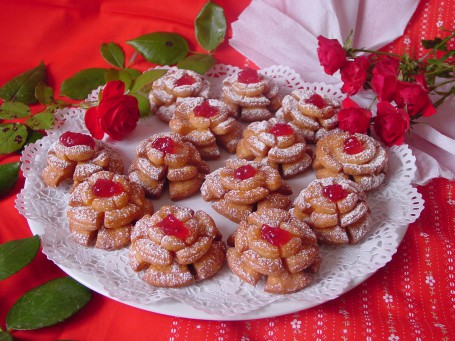 Rosenkrapfen -  (Foto: Eva Maria Lipp - Nicht zur freien Verwendung)