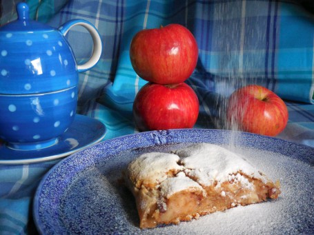 Apfelstrudel in Einkorn-Topfenhülle - (Foto: LKOOE/Romana Schneider - Nicht zur freien Verwendung) Apfelstrudel in Einkorn-Topfenhülle - (Foto: LKOOE/Romana Schneider - Nicht zur freien Verwendung)