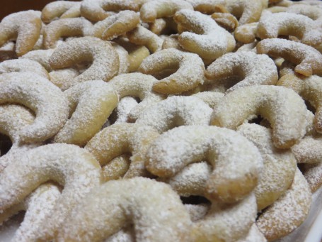 Vanillekipferl mit Walnüssen - Vanillekipferl mit Walnüssen (Foto: Eva Maria Lipp - Nicht zur freien Verwendung)