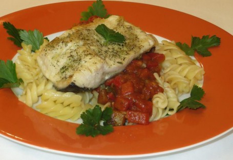 Seesaibling auf Pasta mit Gemüseragout -  (Foto: Eva Maria Lipp - Nicht zur freien Verwendung)