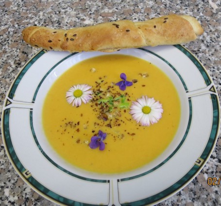 Karotten-Ingwer-Cremesuppe -  (Foto: Eva Ulram - Nicht zur freien Verwendung)