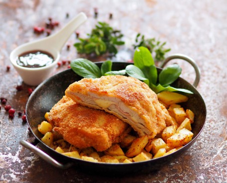 Cordon bleu mit Würfelerdäpfeln -  (Foto: Andrea Jungwirth - Nicht zur freien Verwendung)