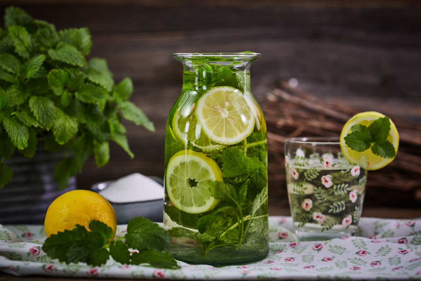 Zitronenmelissensirup - Regionale Rezepte Zitronenmelissensirup - Regionale Rezepte